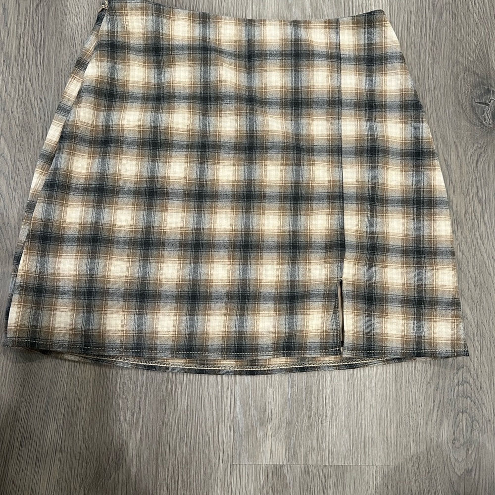 Old Navy Plaid Mini Skirt in Black and Tan